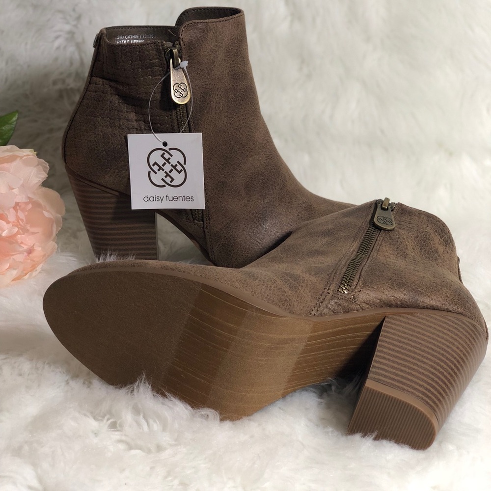 🛑Sold🛑Daisy Fuentes Size 7.5 Booties Brown Mocha - Picture 7 of 8